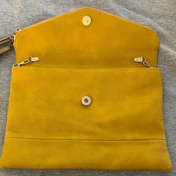 Urban Expressions Yellow Nala Tassel Zip Clutch - Picture 5 of 6